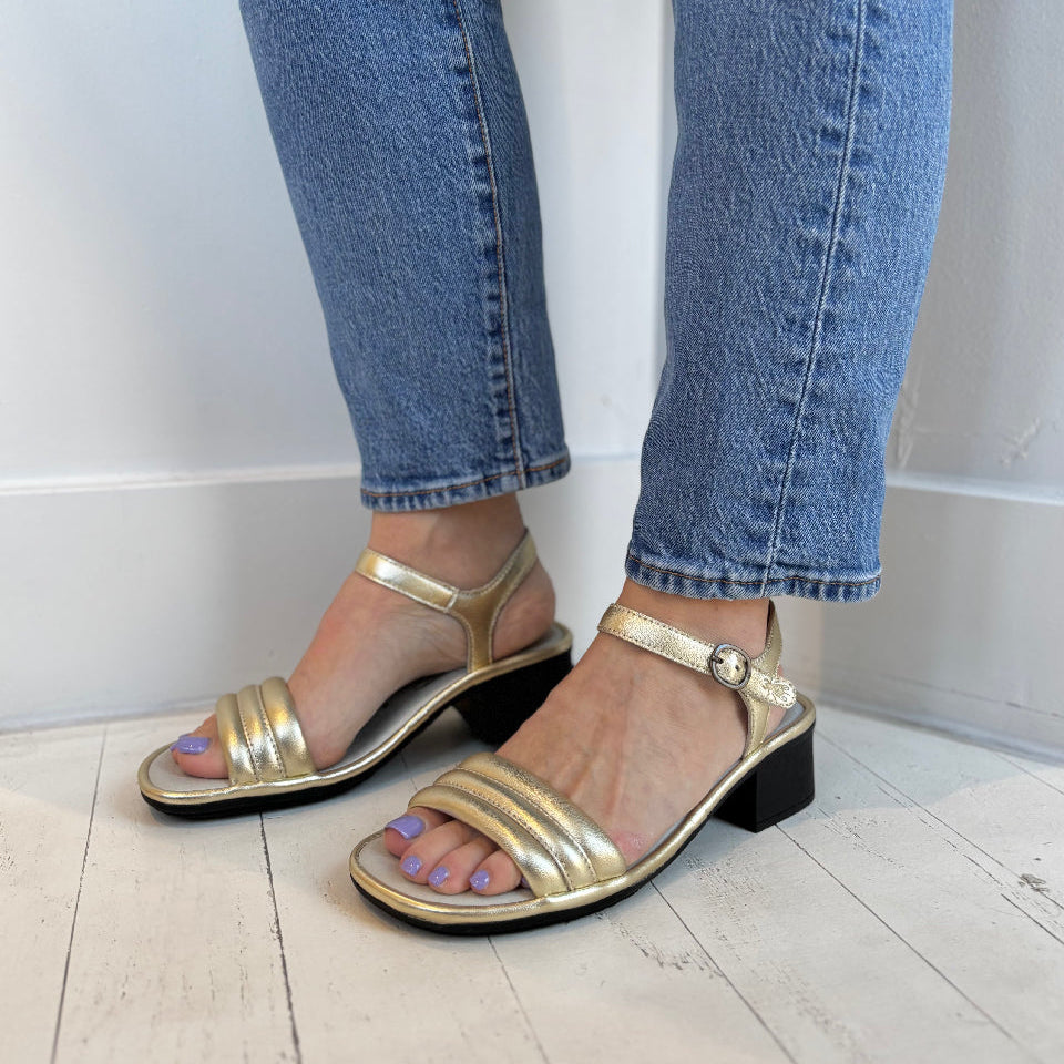 FLY LONDON - EIVA SANDAL IN GOLD METALLIC LEATHER