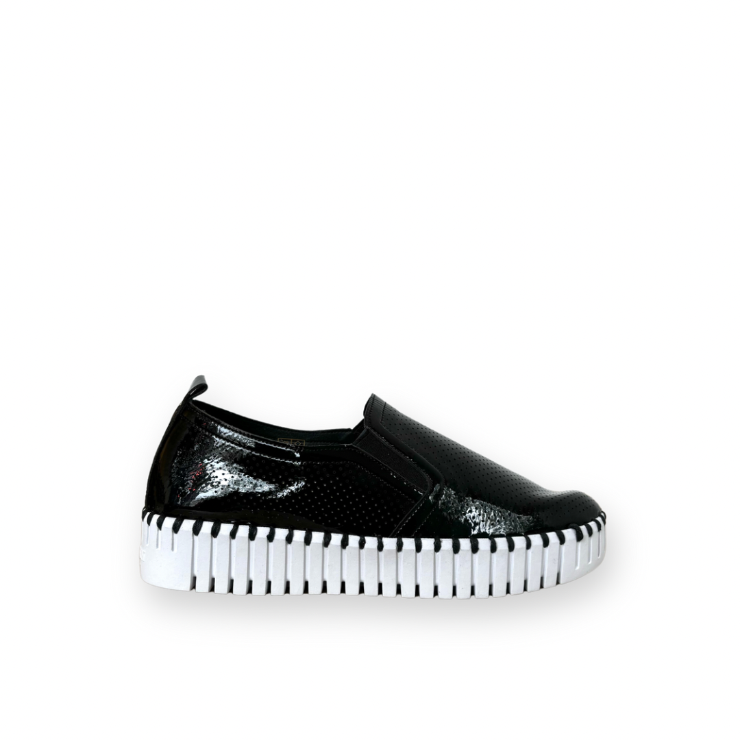 ILSE JACOBSEN - TULIPC1010 PLATFORM FLAT IN BLACK 001 PATENT SYNTHETIC LEATHER