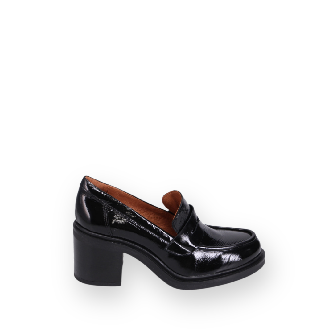 Bass patent leather loafers sales