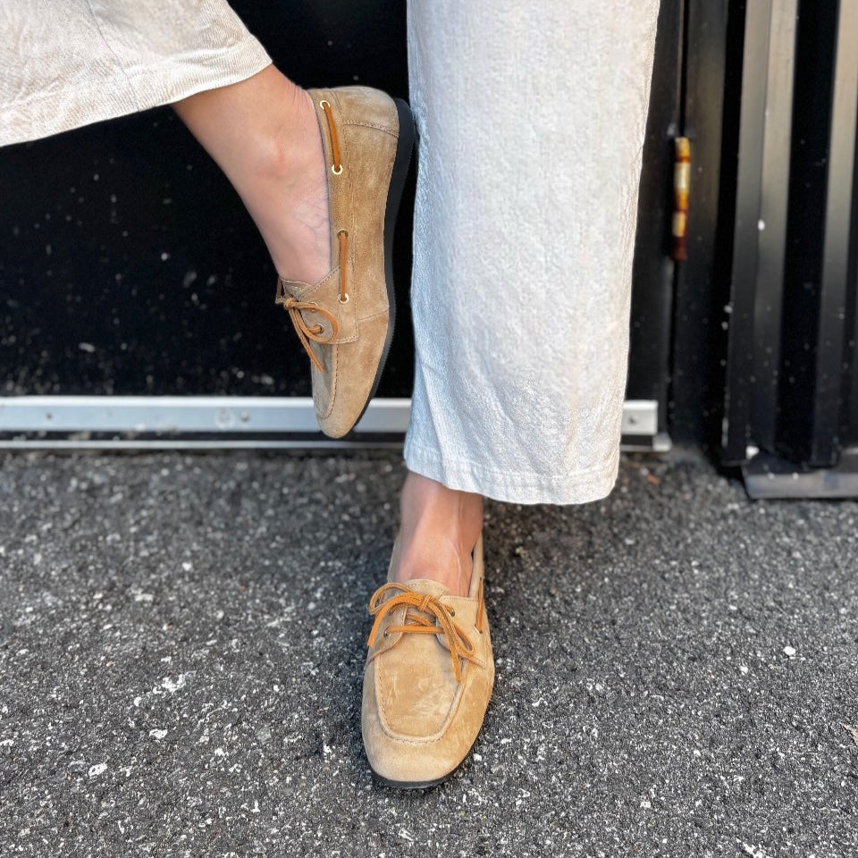 VAGABOND SHOEMAKERS - HILLARY BOAT SHOE IN NOUGAT SUEDE – the