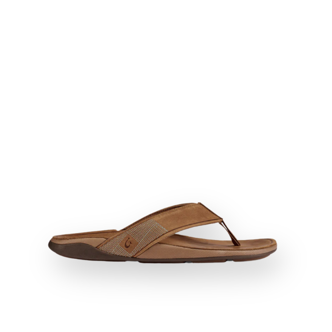 OLUKAI - TUAHINE THONG SANDAL IN TOFFEE LEATHER