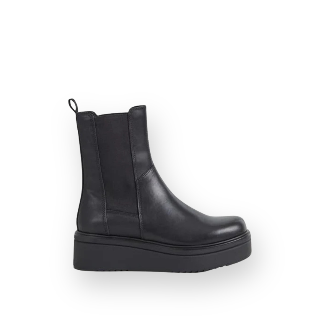 VAGABOND SHOEMAKERS - TARA BOOT IN BLACK LEATHER