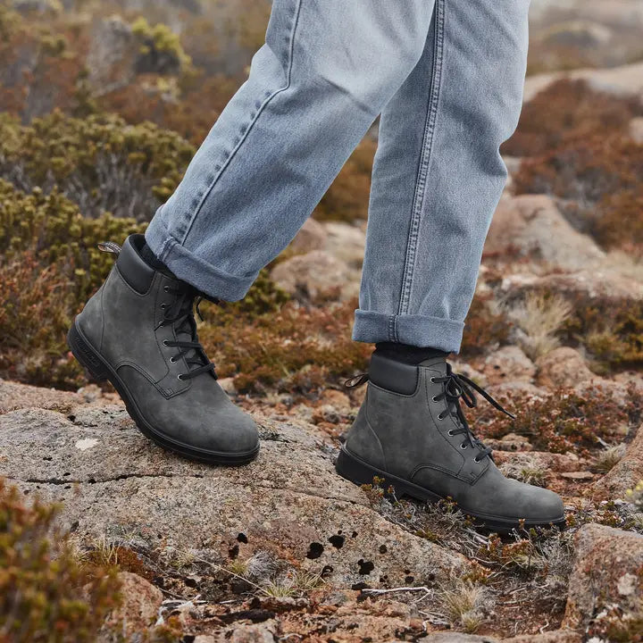 BLUNDSTONE - 2427 LACE UP BOOT IN RUSTIC BLACK NUBUCK