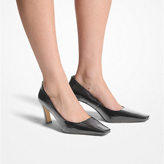 MICHAEL KORS - DARRAH PUNP IN BLACK CRACKLED PATENT