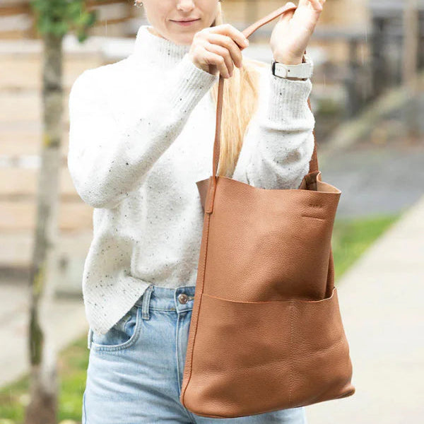 RISA - LILA POCKET TOTE BAG IN TAN LEATHER