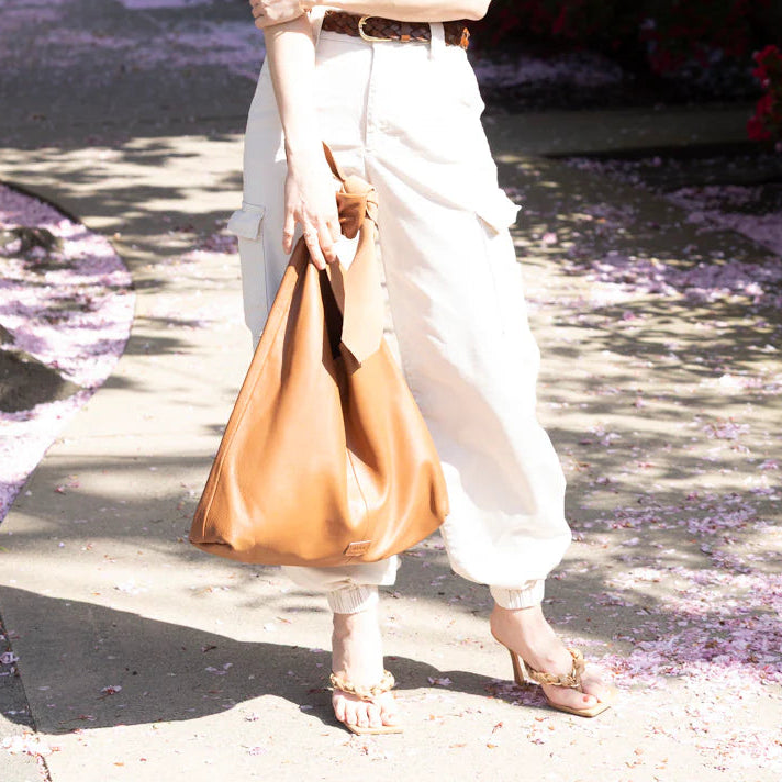 RISA - KNOT TOTE BAG IN TAN LEATHER