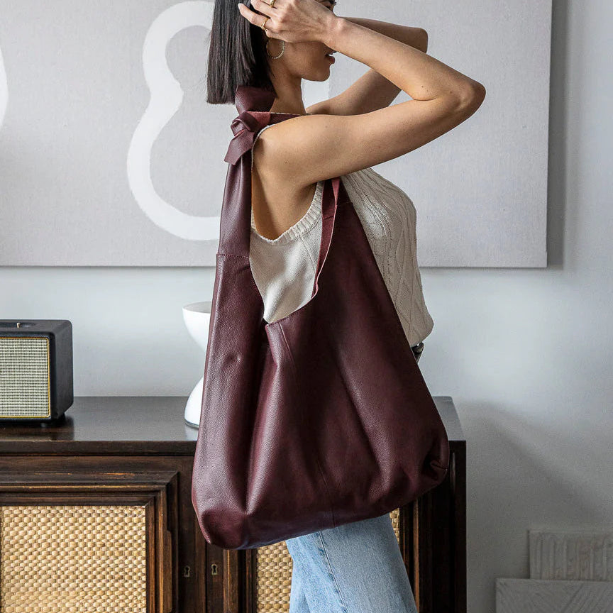 RISA - KNOT TOTE BAG IN BURGUNDY LEATHER