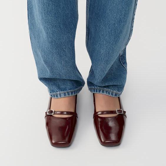 VAGABOND SHOEMAKERS - DEBBI MARY-JANE PUMP IN CHERRY PATENT LEATHER