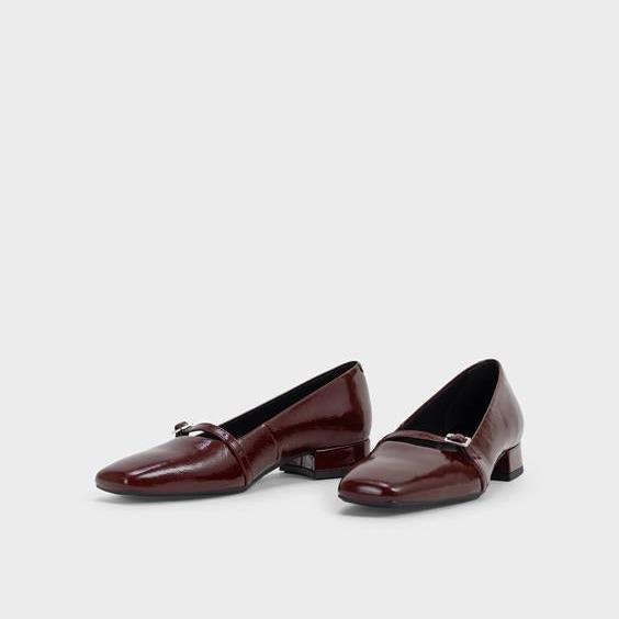 VAGABOND SHOEMAKERS - DEBBI MARY-JANE PUMP IN CHERRY PATENT LEATHER