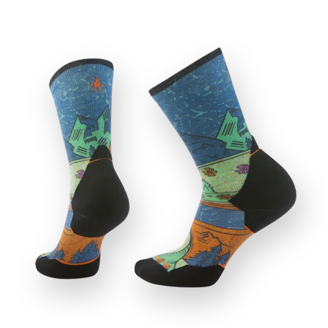 SMARTWOOL - TRAIL RUN TARGETED CUSHION MOUNTAIN PRINT CREW SOCK IN TWILIGHT BLUE