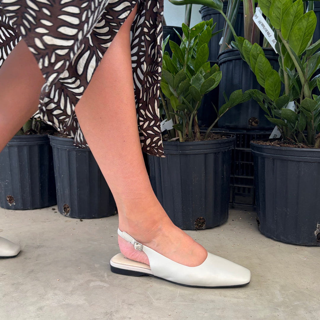 VAGABONG SHOEMARKERS - DELIA BALLET FLAT IN OFF WHITE LEATHER