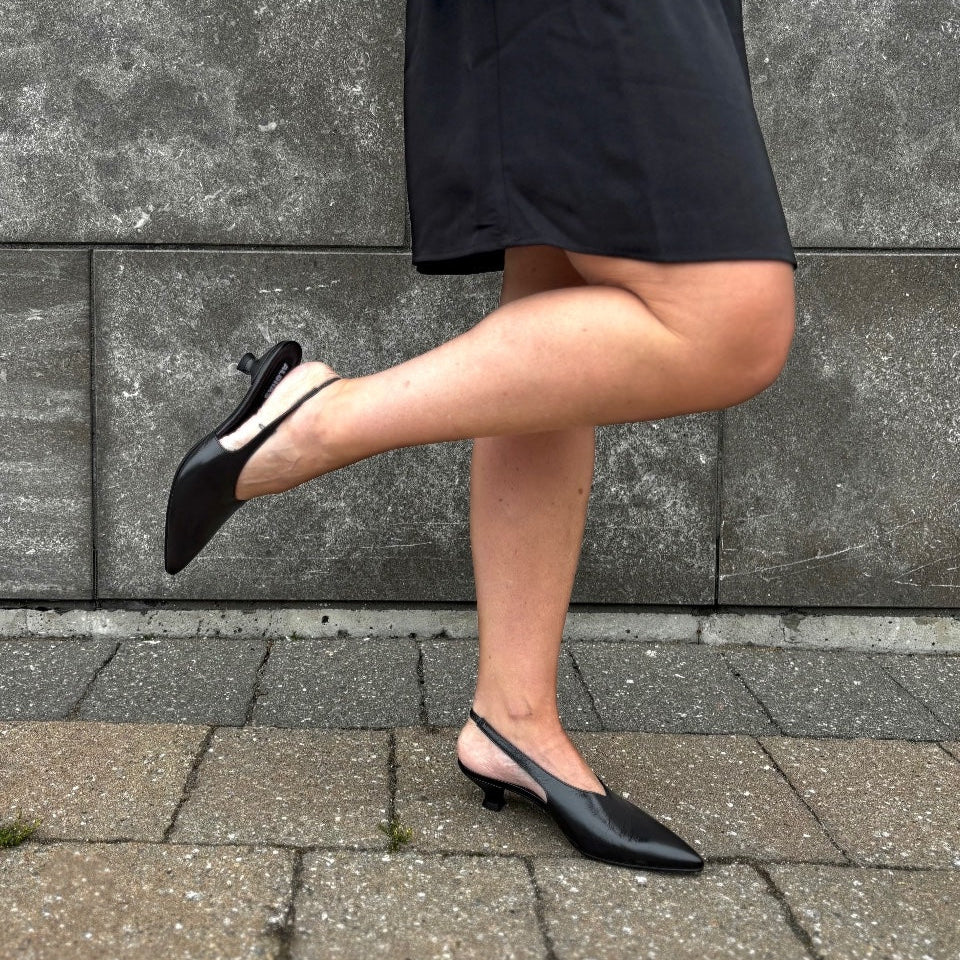 ALOHAS - EROS SLINGBACK PUMP IN BLACK LEATHER