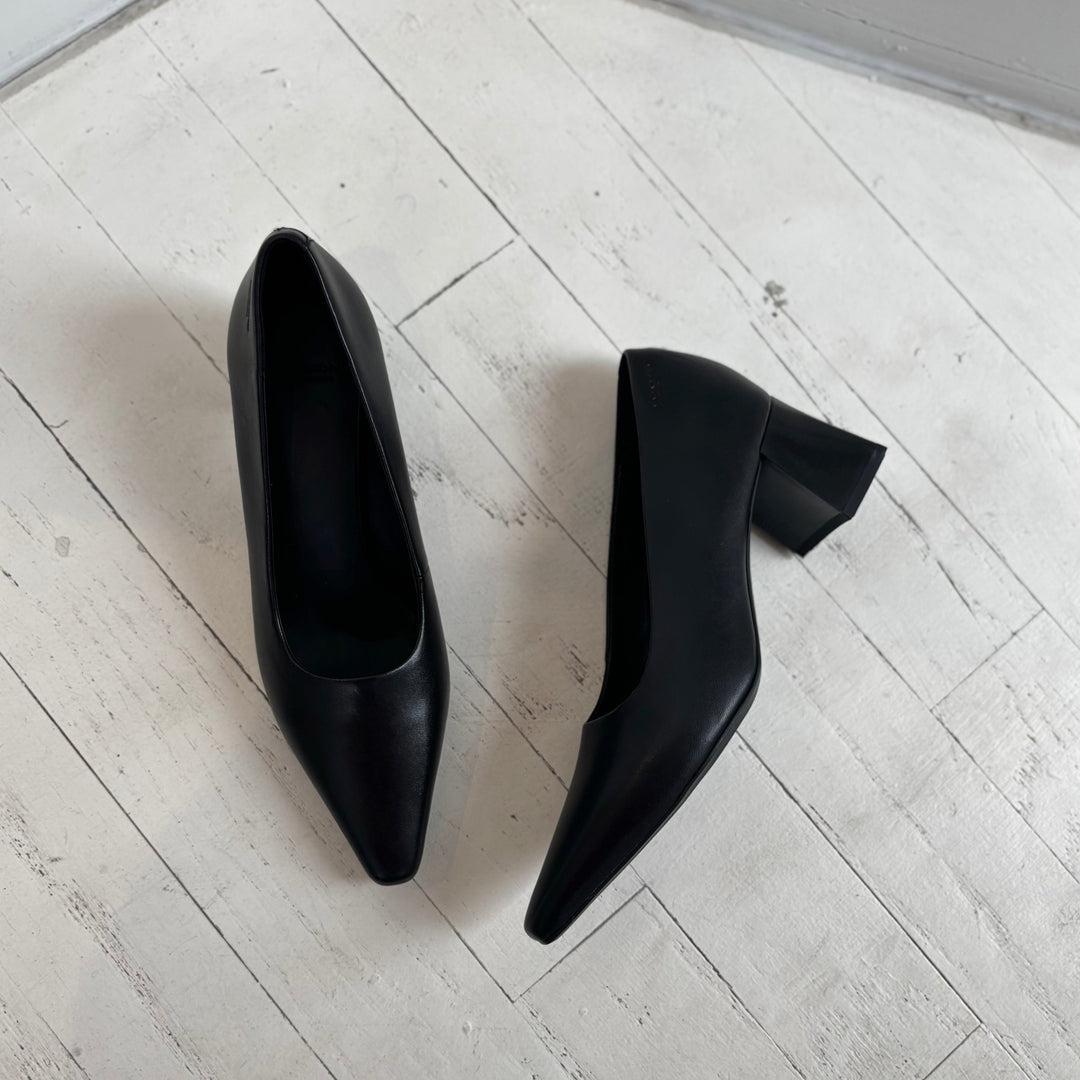 VAGABOND SHOEMAKERS - ALTEA PUMP IN BLACK LEATHER