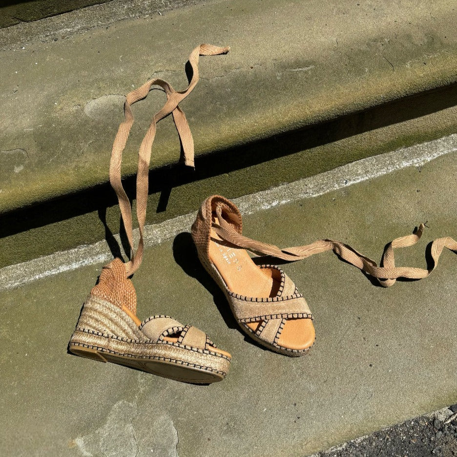 ATELIERS - PALMA ESPADRILLE WEDGE SANDAL IN TAN LEATHER