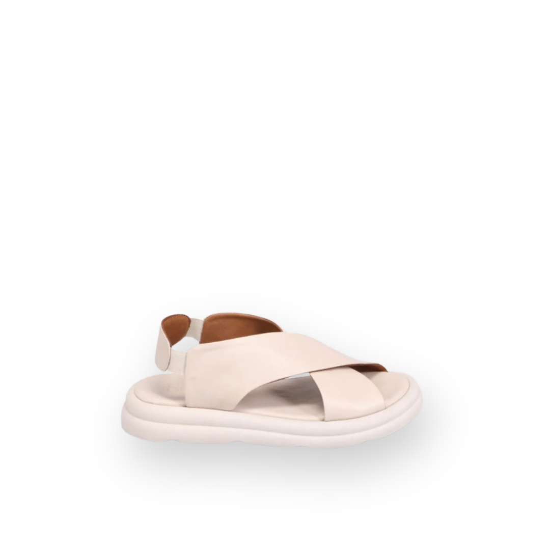 BUENO - GWEN SANDAL IN CREAM LEATHER