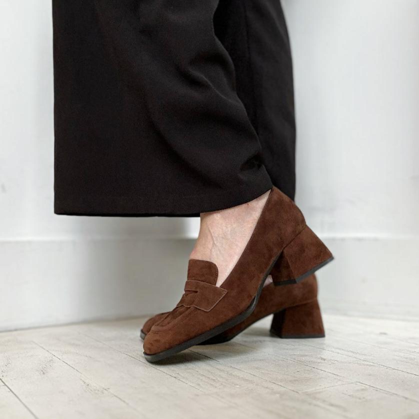 BIBI LOU - GEENA HEELED LOAFER IN DARK BROWN SUEDE