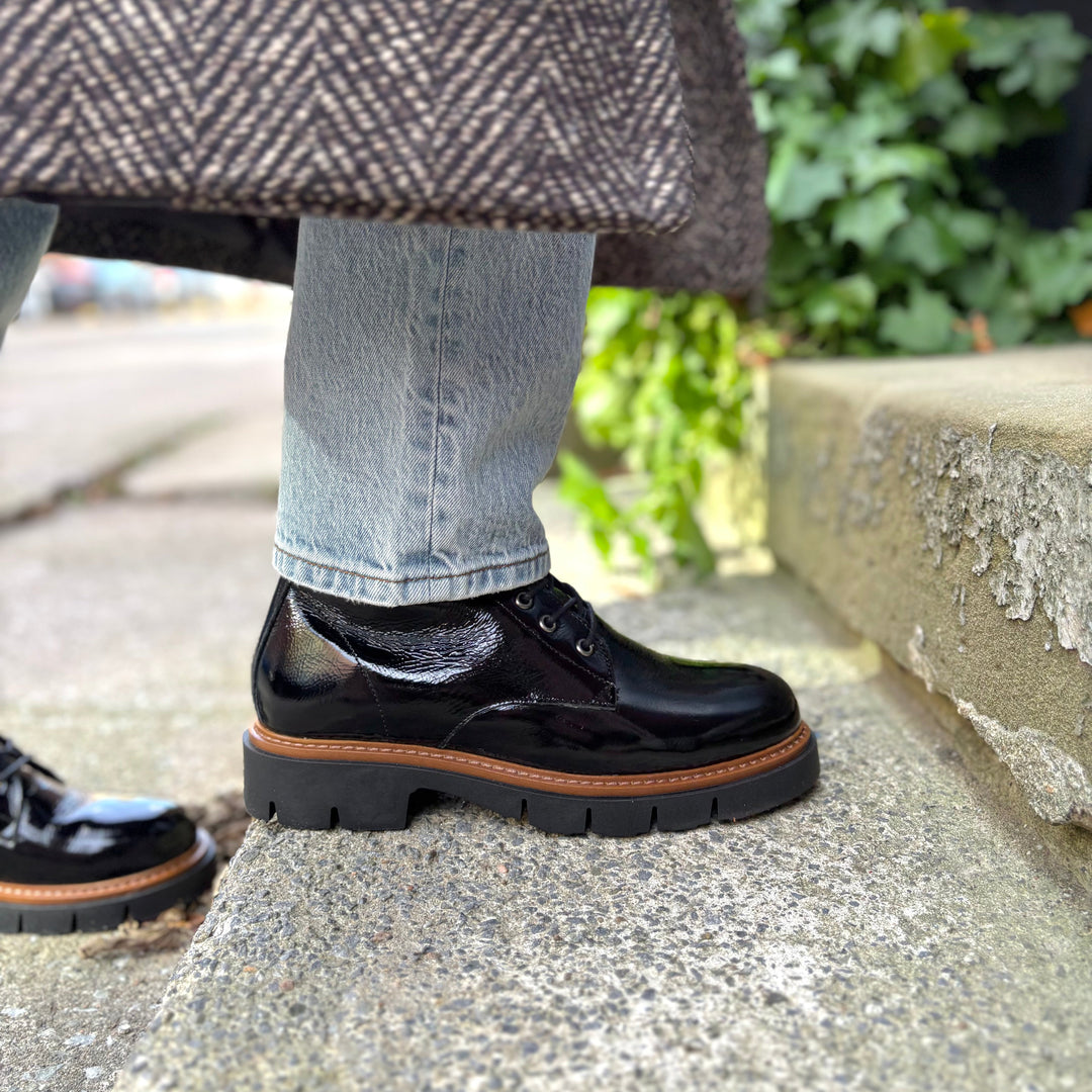 ATELIERS - BIZZ LACE UP BOOT IN BLACK PATENT LEATHER