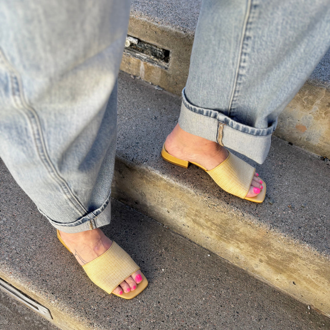 SISTER X SOEUR - BOBBY SLIDE IN NATURAL RAFFIA LEATHER