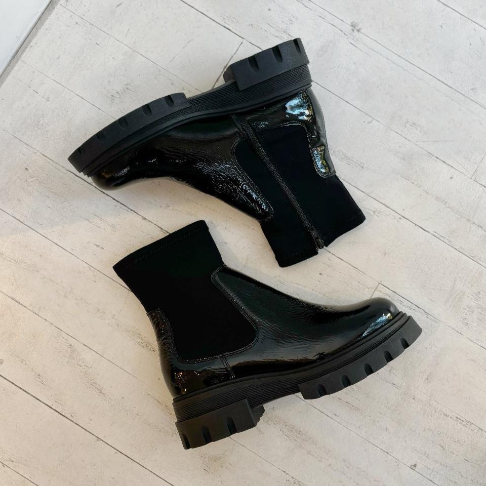 BOS & CO - FIVE BOOT IN BLACK PATENT LEATHER