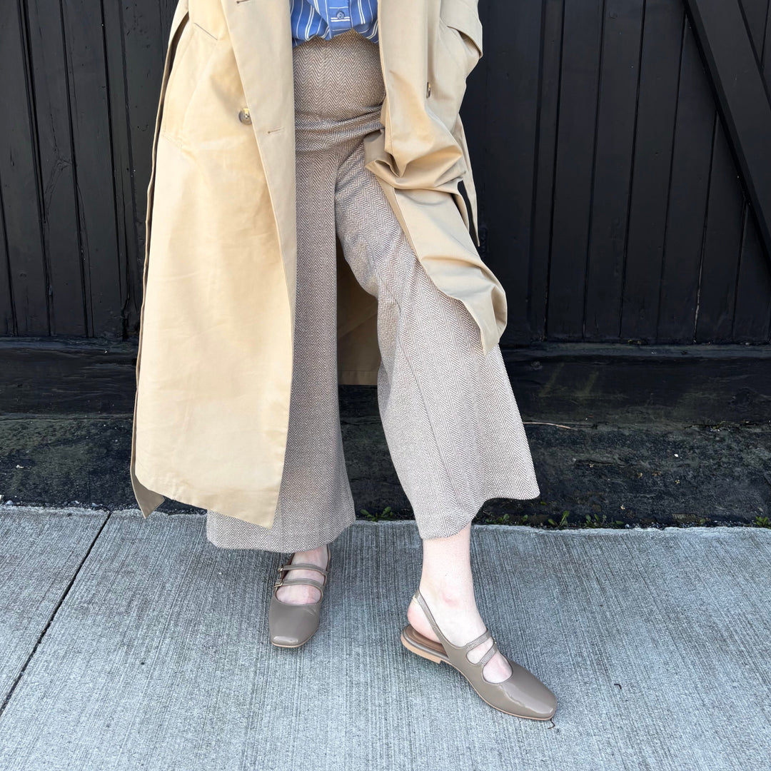 BUENO - ESTELLA SLINGBACK FLAT IN TAUPE PATENT LEATHER