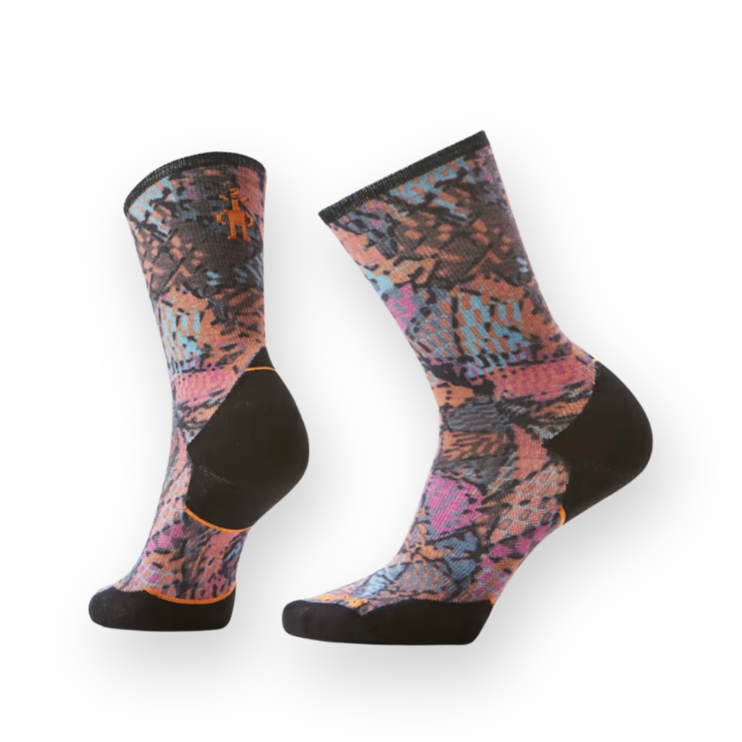 SMARTWOOL - WOMEN'S TRAIL RUN TARGETED CUSHION TRIANGLE PRISM PRINT CREW SOCK IN GARDEN PINK
