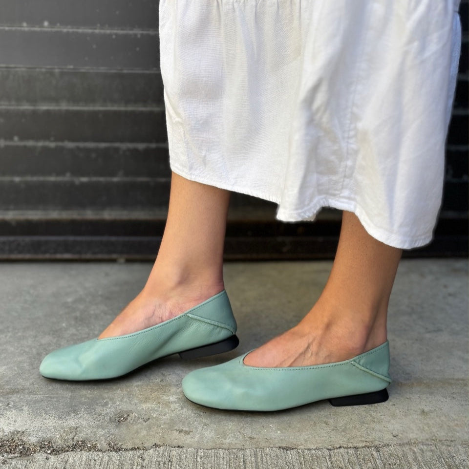 CAMPER - CASI MYRA FLAT K201253-036 IN SEA GREEN LEATHER