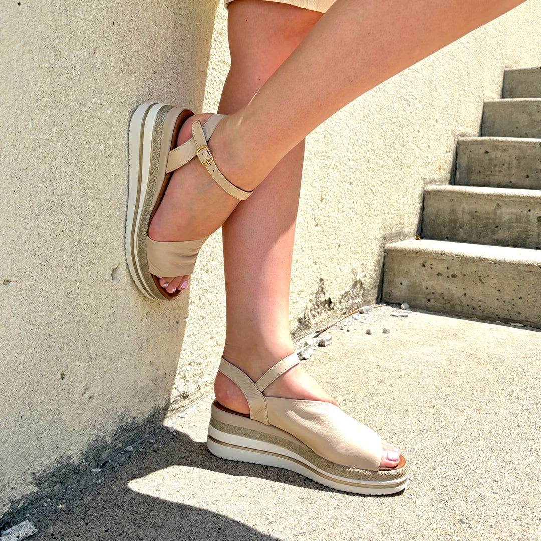 BUENO - CARMELA SANDAL IN CREAM LEATHER