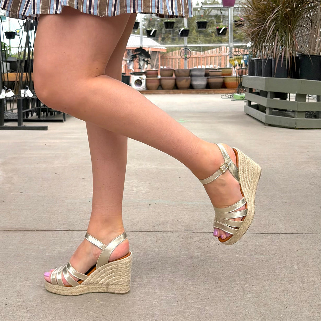 ATELIERS - NOLITA WEDGE SANDAL IN GOLD LEATHER