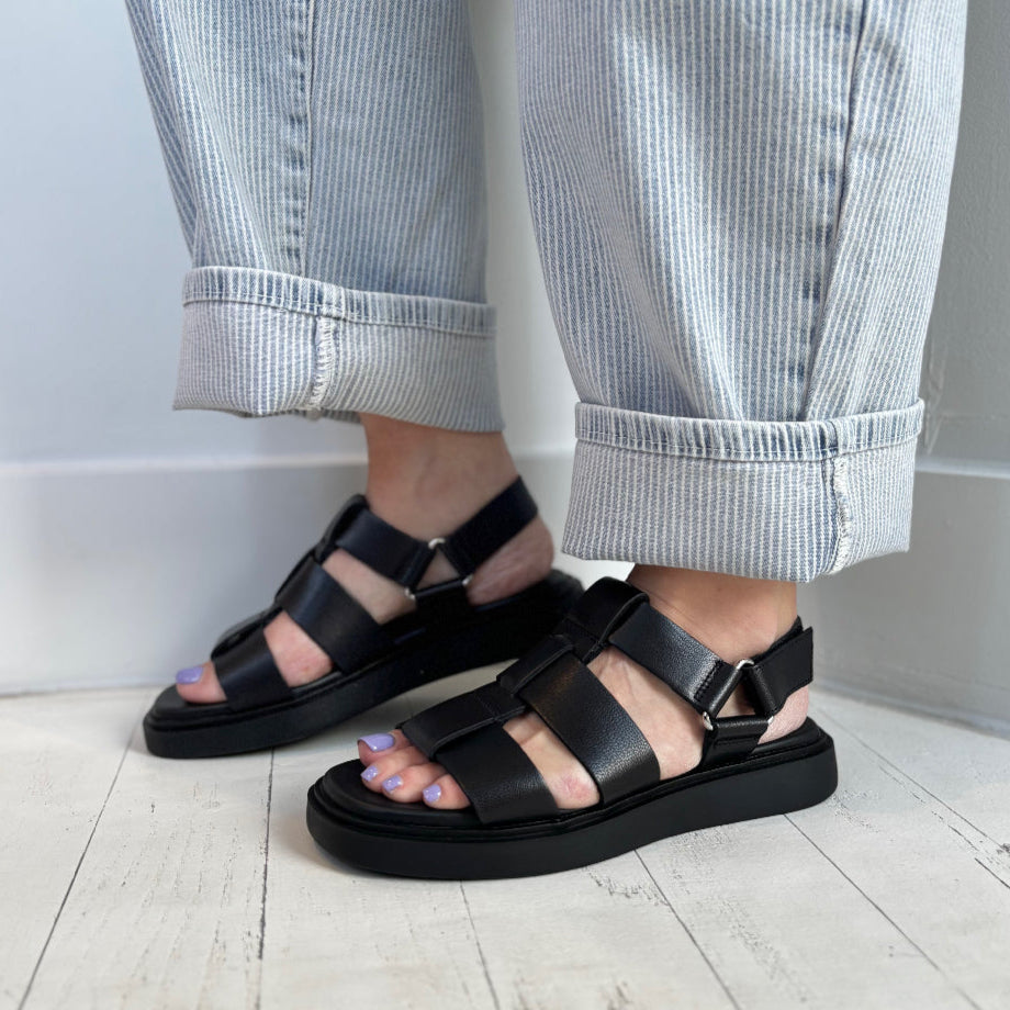 VAGABOND SHOEMAKERS - CONNIE SANDAL IN BLACK LEATHER