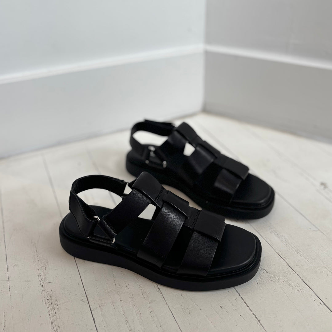 VAGABOND SHOEMAKERS - CONNIE SANDAL IN BLACK LEATHER