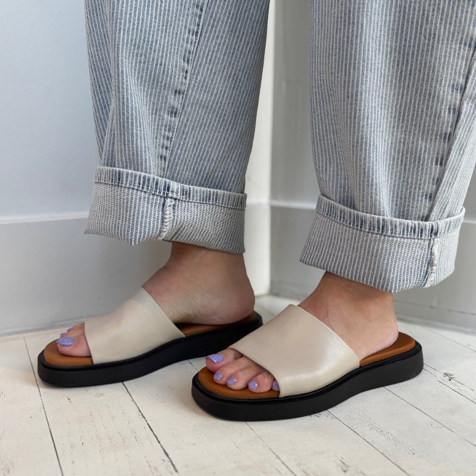 VAGABOND SHOEMAKERS - CONNIE SLIDE SANDAL IN LIGHT BROWN LEATHER