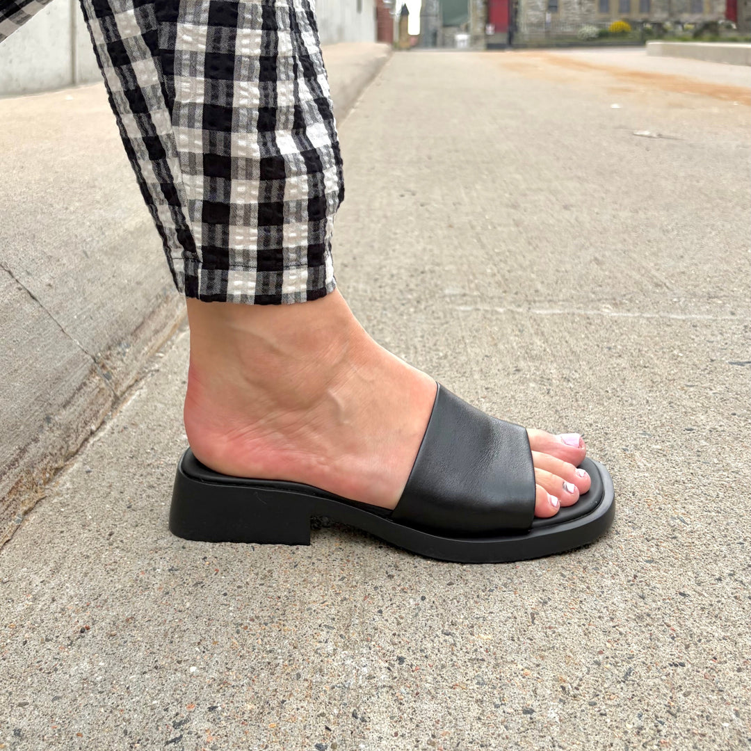 CAMPER - DANA SLIDE SANDAL K201740-001 IN BLACK LEATHER