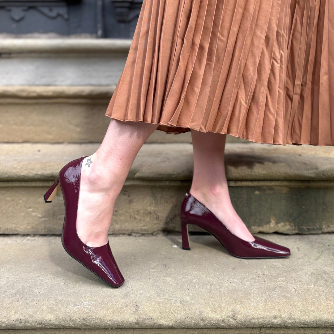 MICHAEL KORS - DARRAH PUMP IN OXBLOOD PATENT LEATHER