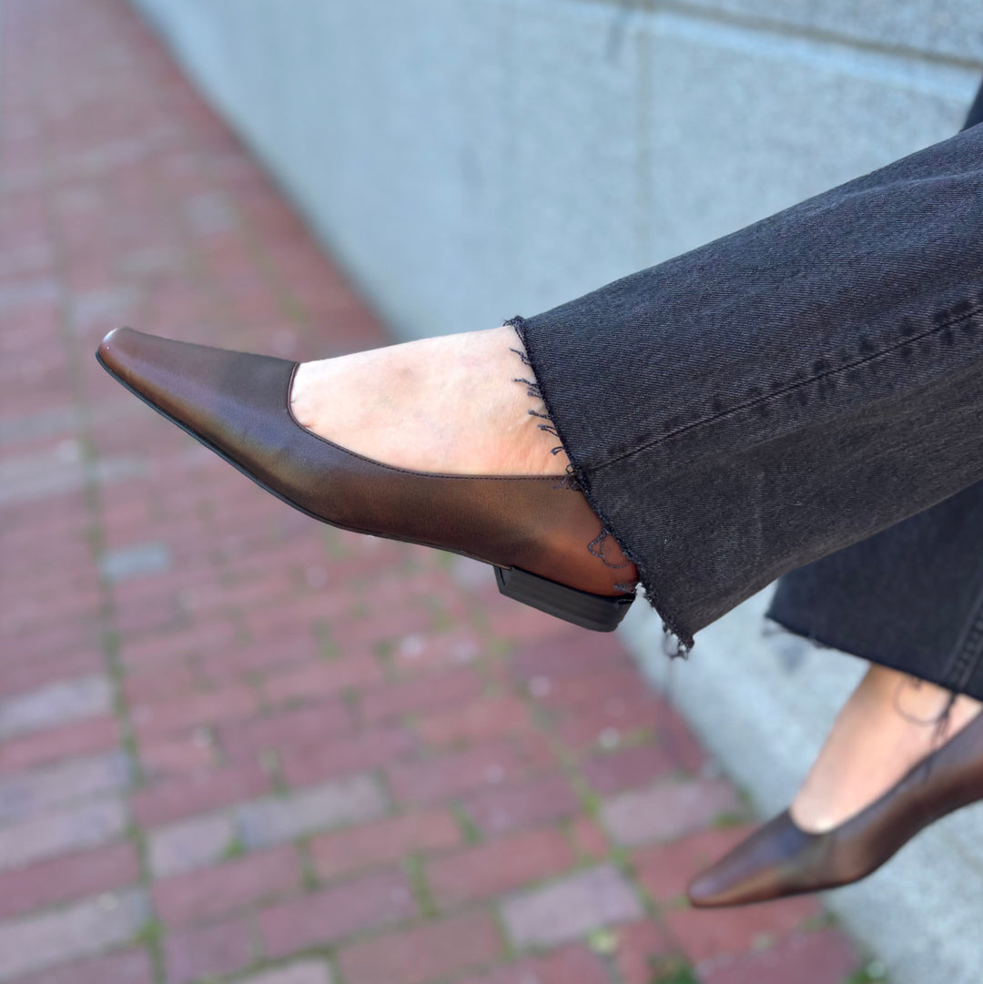 MICHAEL KORS - DARRAH FLAT IN LUGGAGE LEATHER