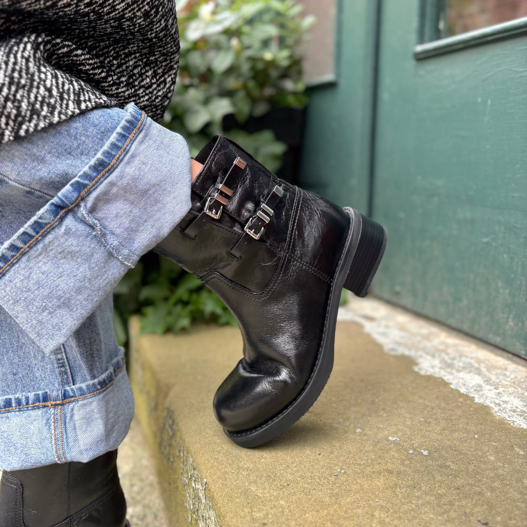 MICHAEL KORS - DARRINGTON BOOTIE IN BLACK LEATHER