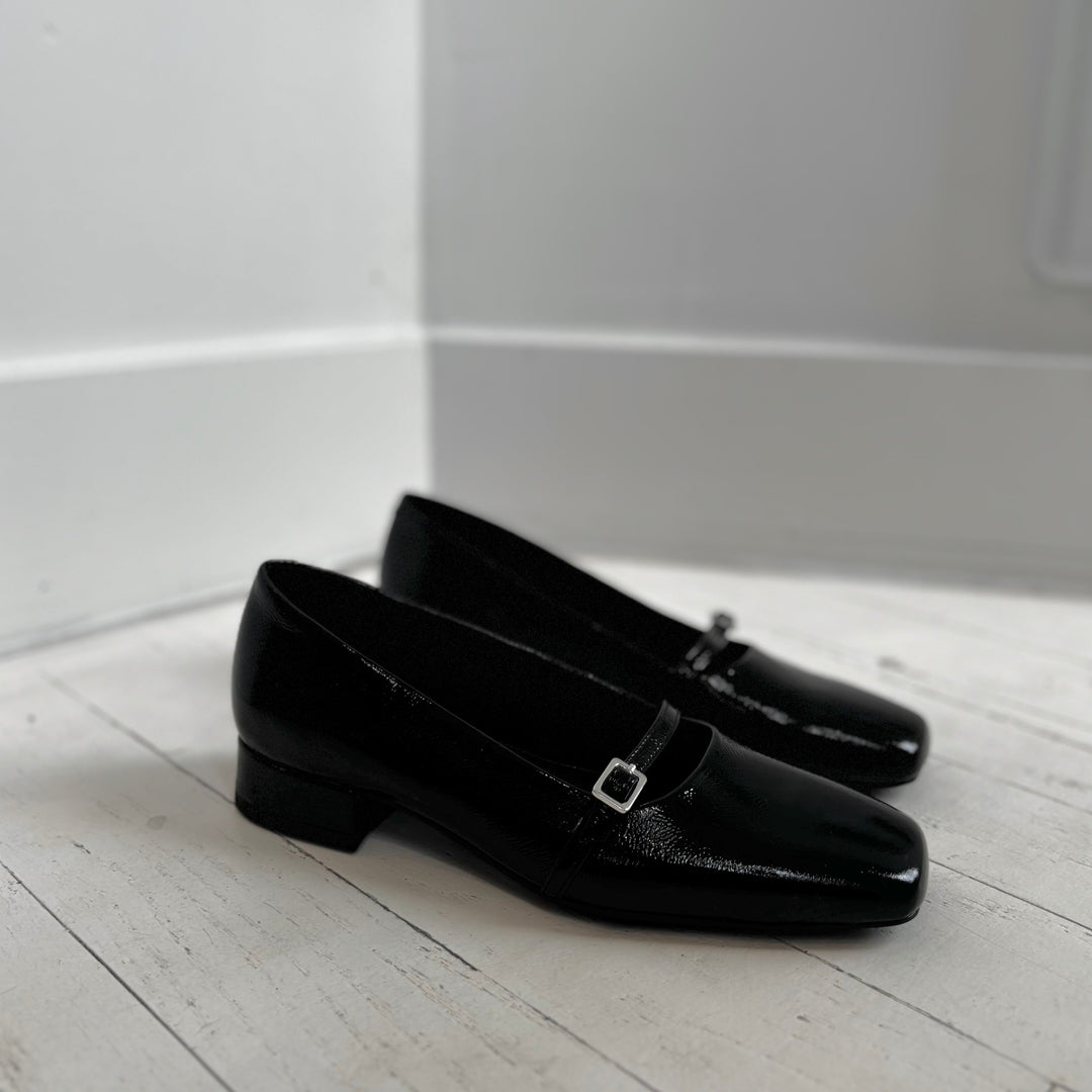 VAGABOND SHOEMAKERS - DEBBI PUMP IN BLACK PATENT LEATHER