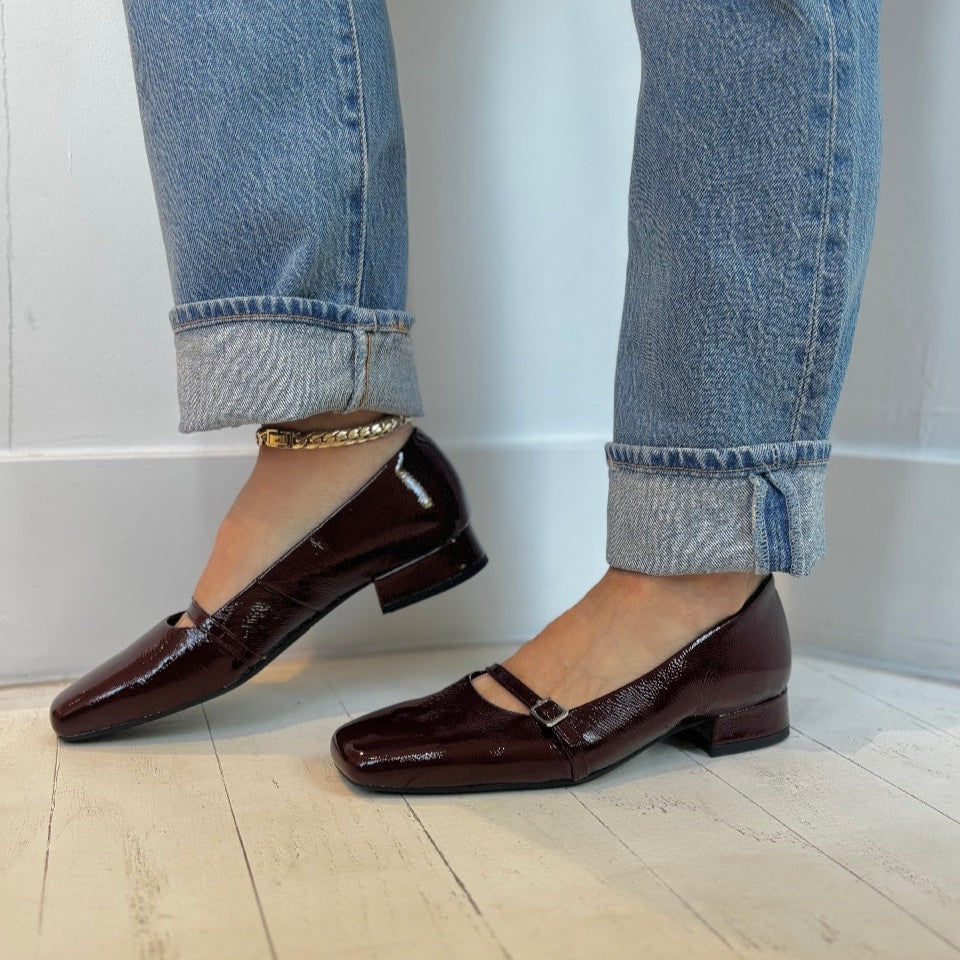 VAGABOND SHOEMAKERS - DEBBI MARY-JANE PUMP IN CHERRY PATENT LEATHER