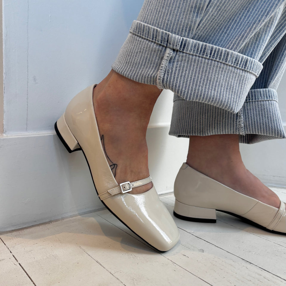 VAGABOND SHOEMAKERS - DEBBI PUMP IN BEIGE PATENT LEATHER