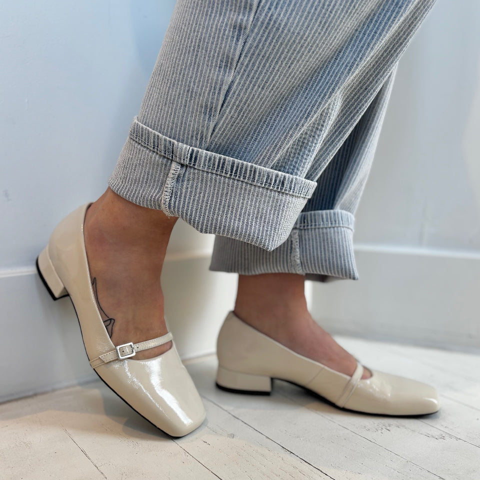 VAGABOND SHOEMAKERS - DEBBI PUMP IN BEIGE PATENT LEATHER