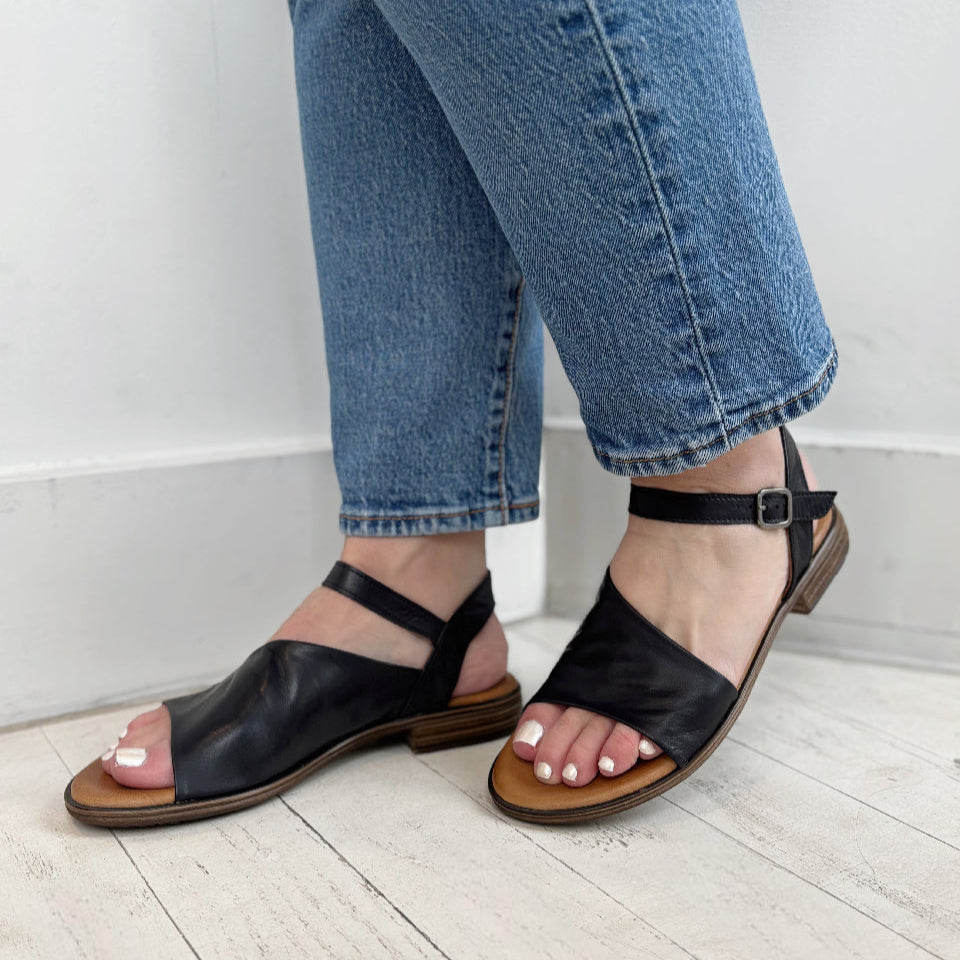 MIZ MOOZ - DELPHINA SANDAL IN BLACK LEATHER
