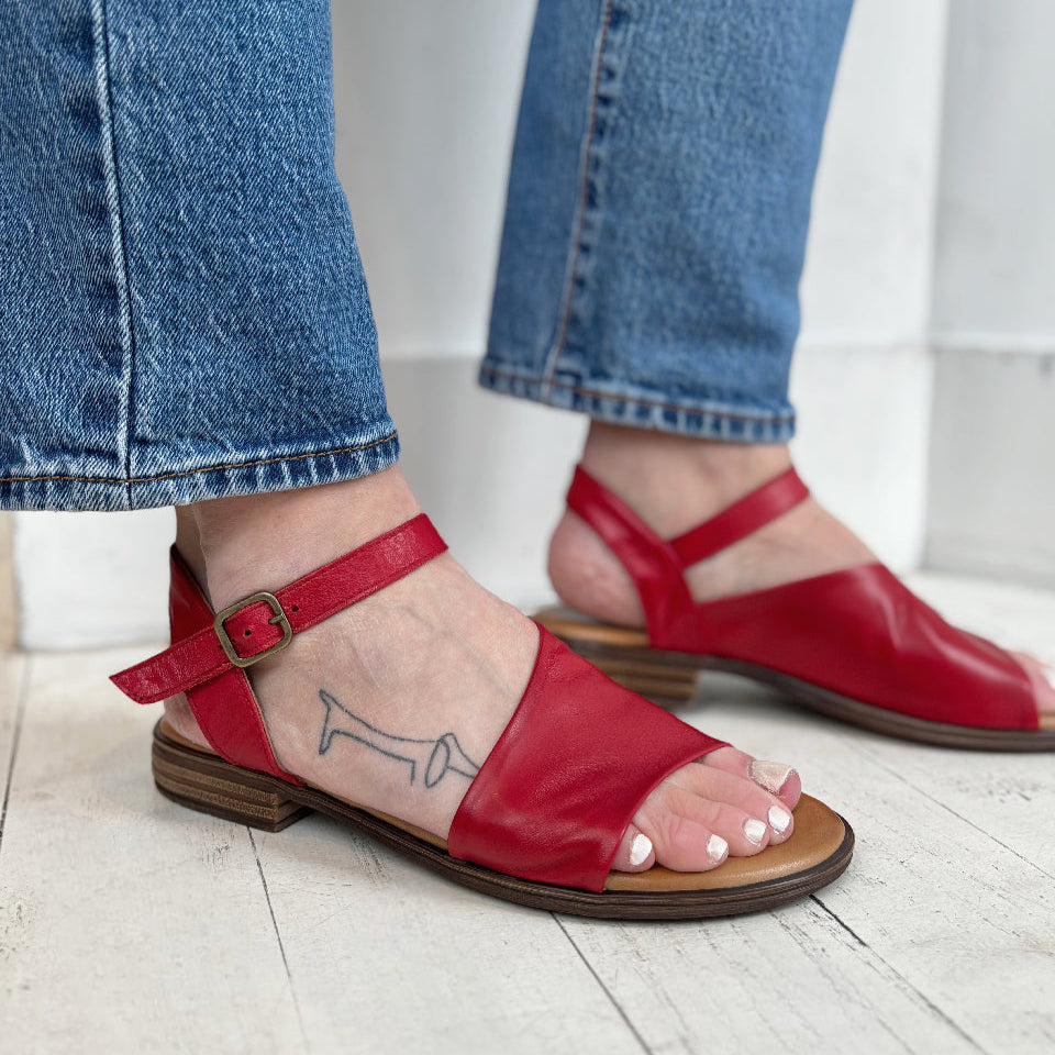 MIZ MOOZ - DELPHINA SANDAL IN RED LEATHER