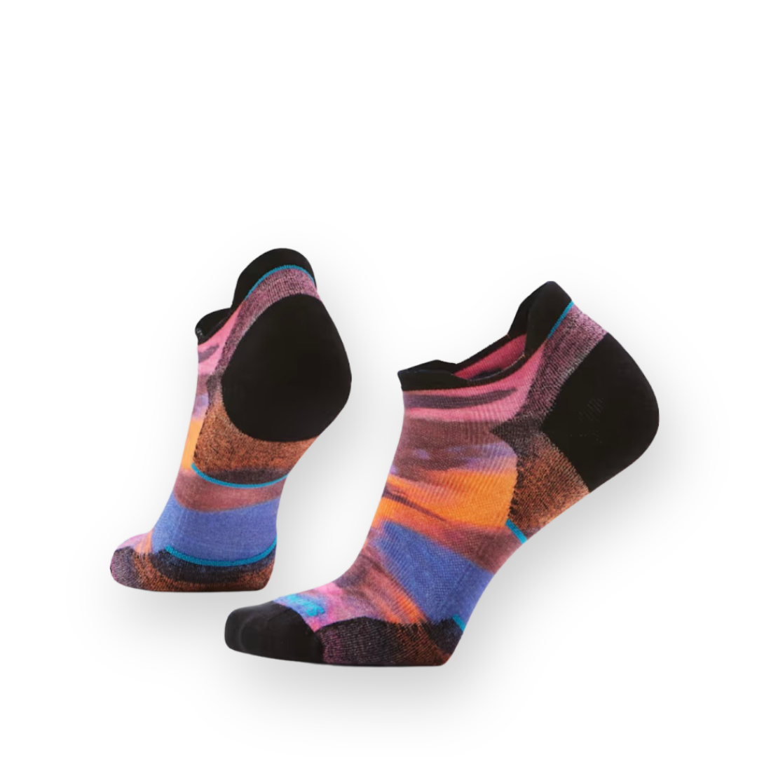 SMARTWOOL - WOMEN'S RUN TARGETED CUSHION BRUSHED PRINTED LOW ANKLE SOCK IN GARDEN PINK