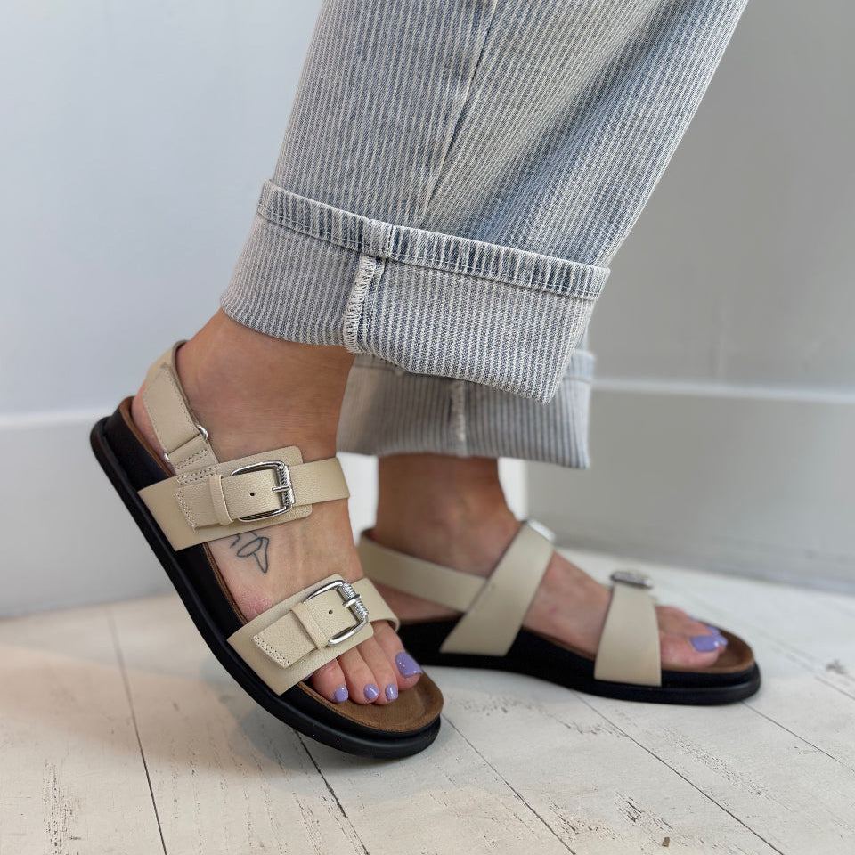 VAGABOND SHOEMAKERS - EFFIE SANDAL IN OFF WHITE LEATHER
