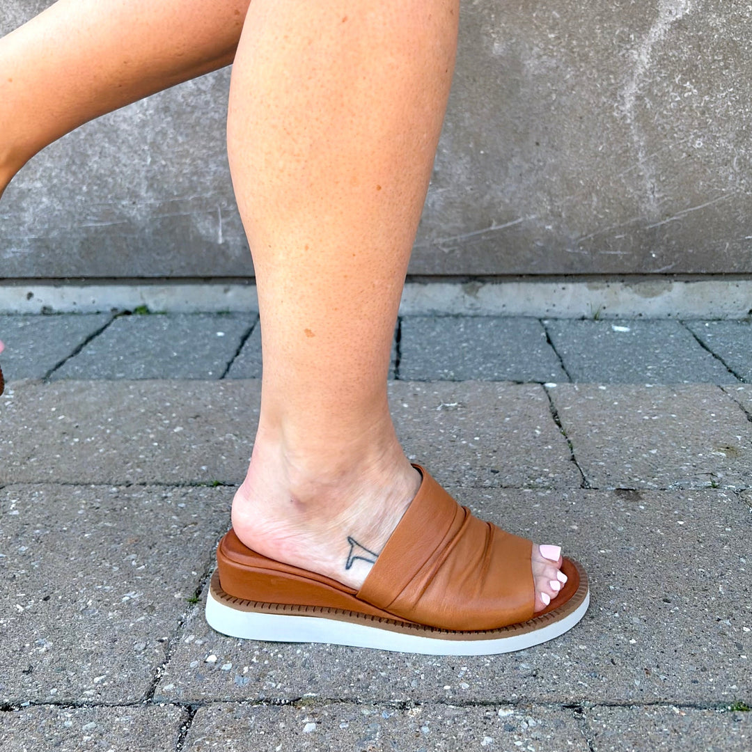 MIZ MOOZ - ERIN SANDAL IN BRANDY LEATHER