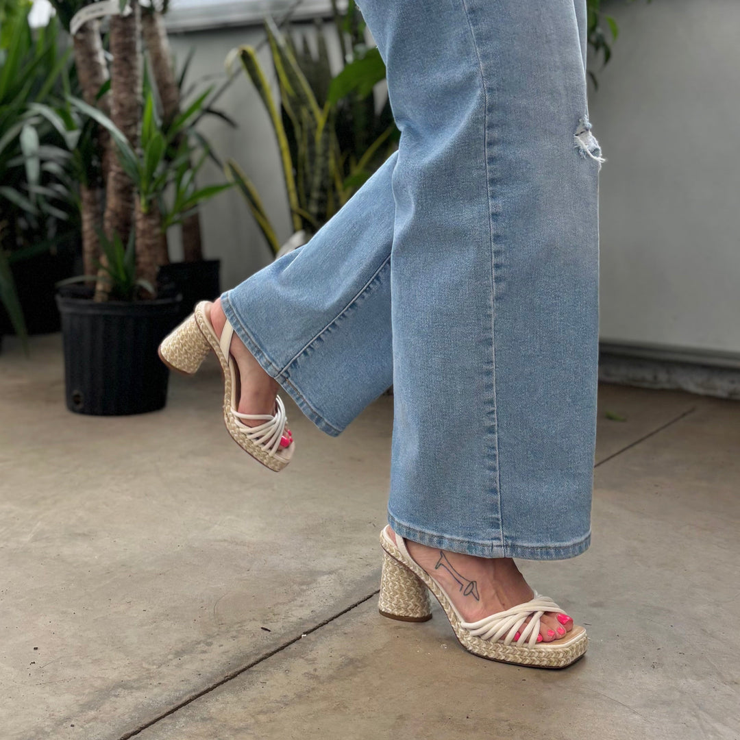 ATELIERS - ESTELLE HEELED SANDAL IN OFF WHITE LEATHER