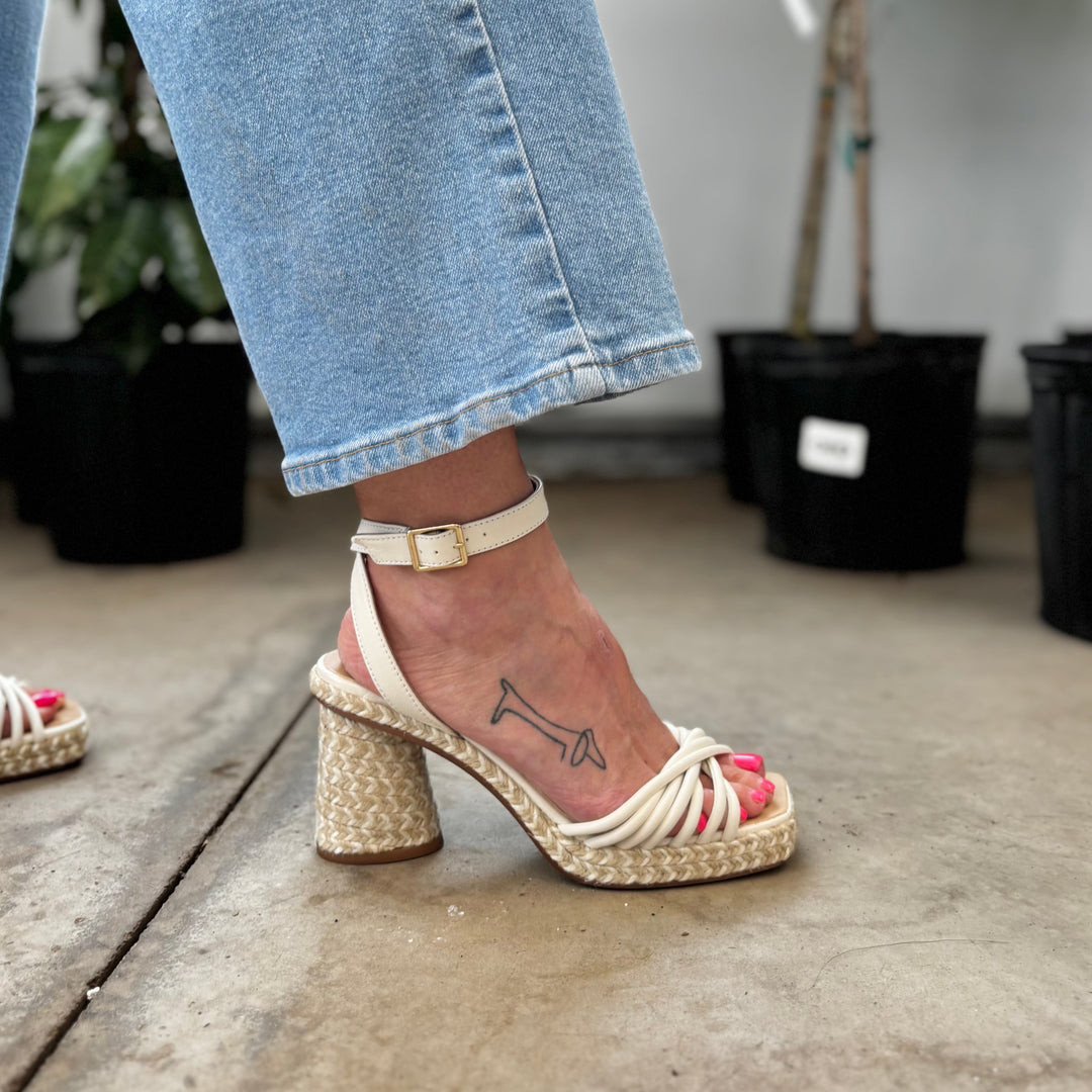 ATELIERS - ESTELLE HEELED SANDAL IN OFF WHITE LEATHER
