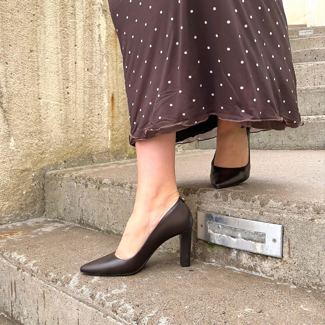 MICHAEL KORS - MILLY FLEX PUMP IN CHOCOLATE LEATHER