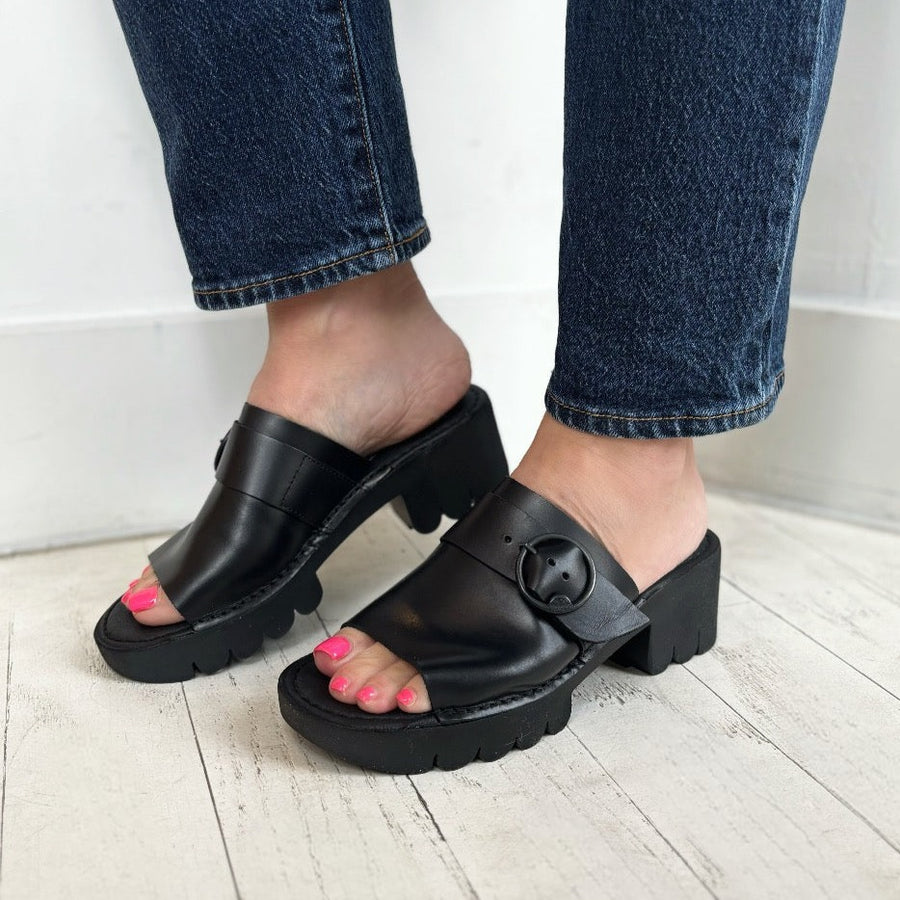 FLY LONDON - EPLE519FLY SANDAL IN BLACK LEATHER