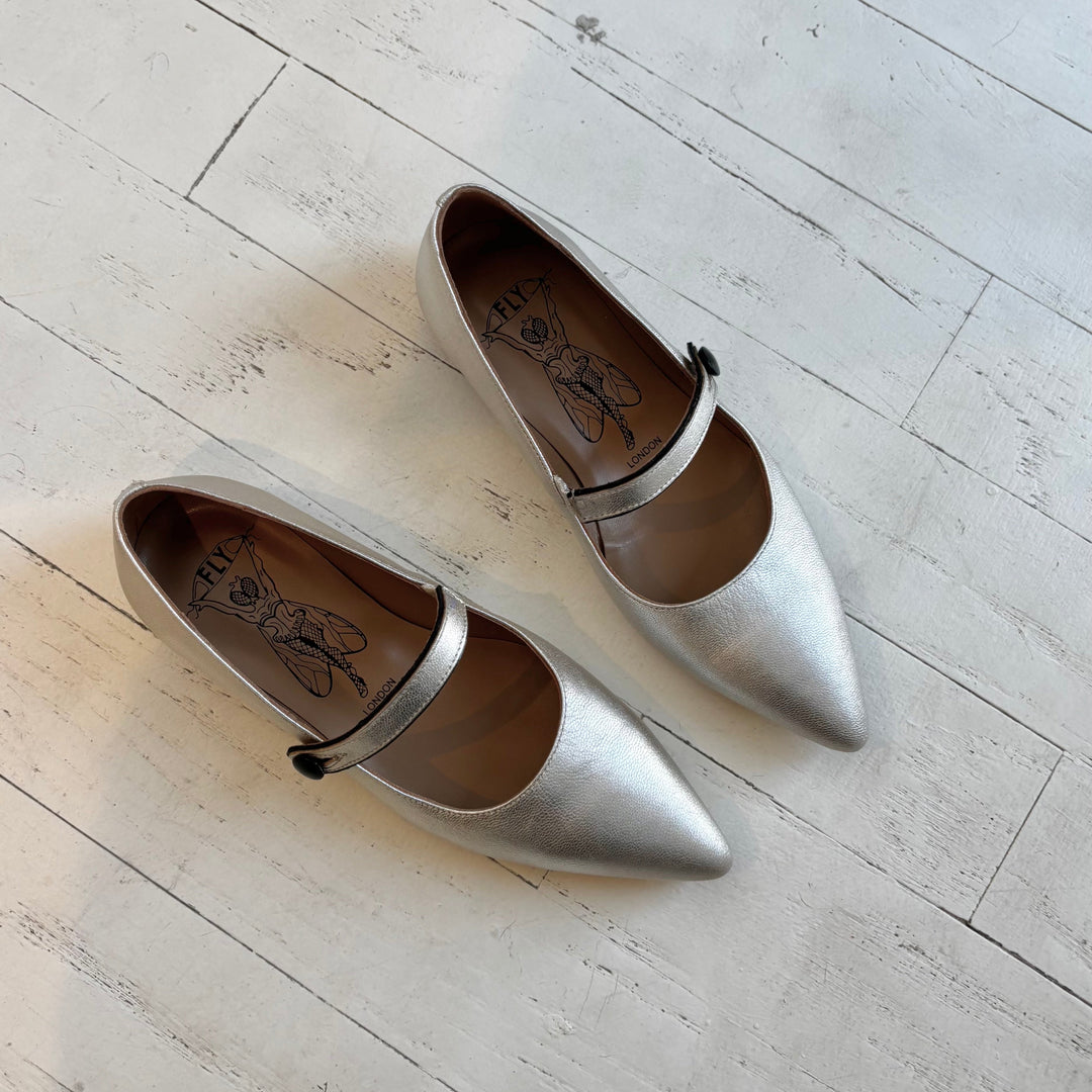 FLY LONDON - SULN MARY-JANE FLAT IN SILVER METALLIC LEATHER