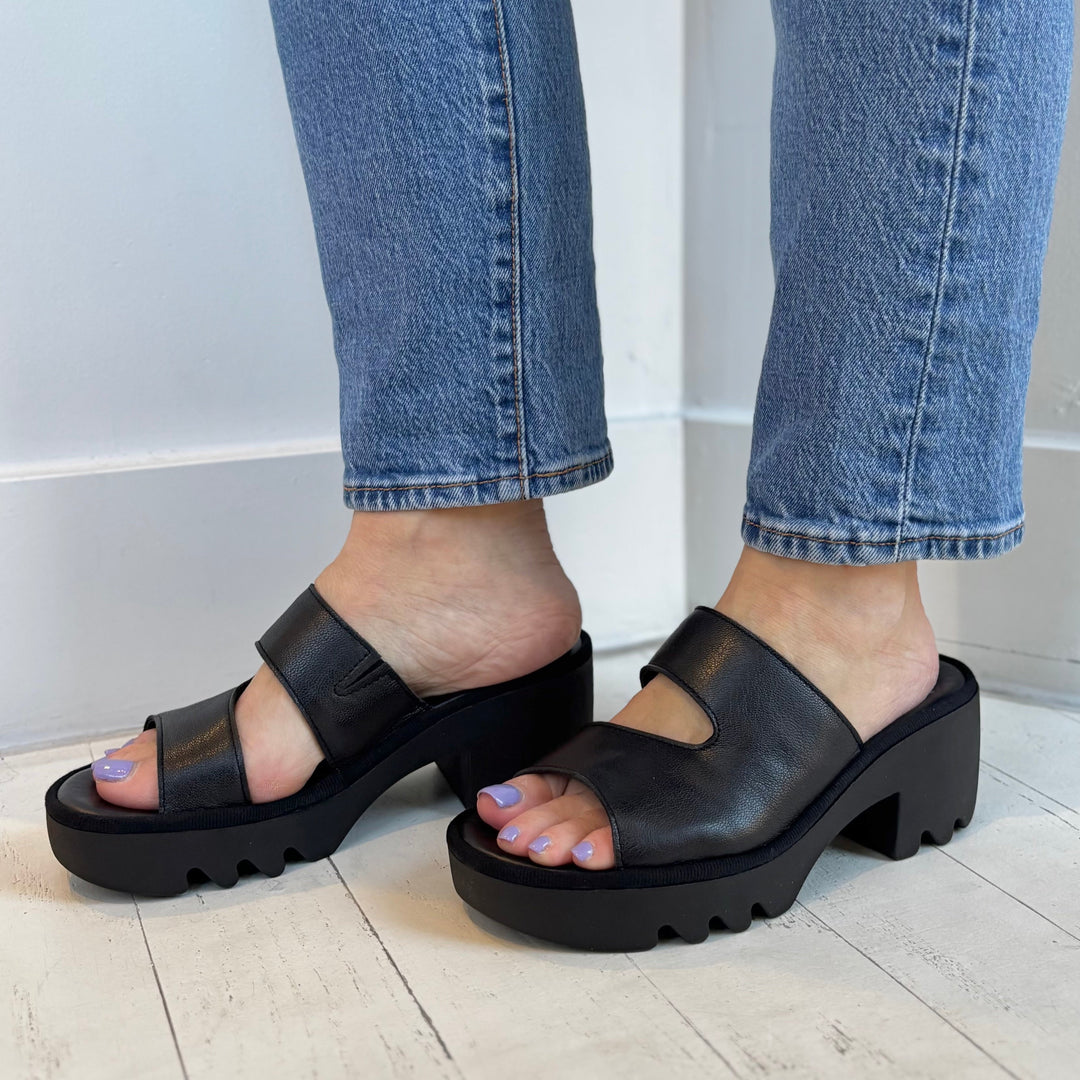FLY LONDON - TECH SANDAL IN BLACK LEATHER